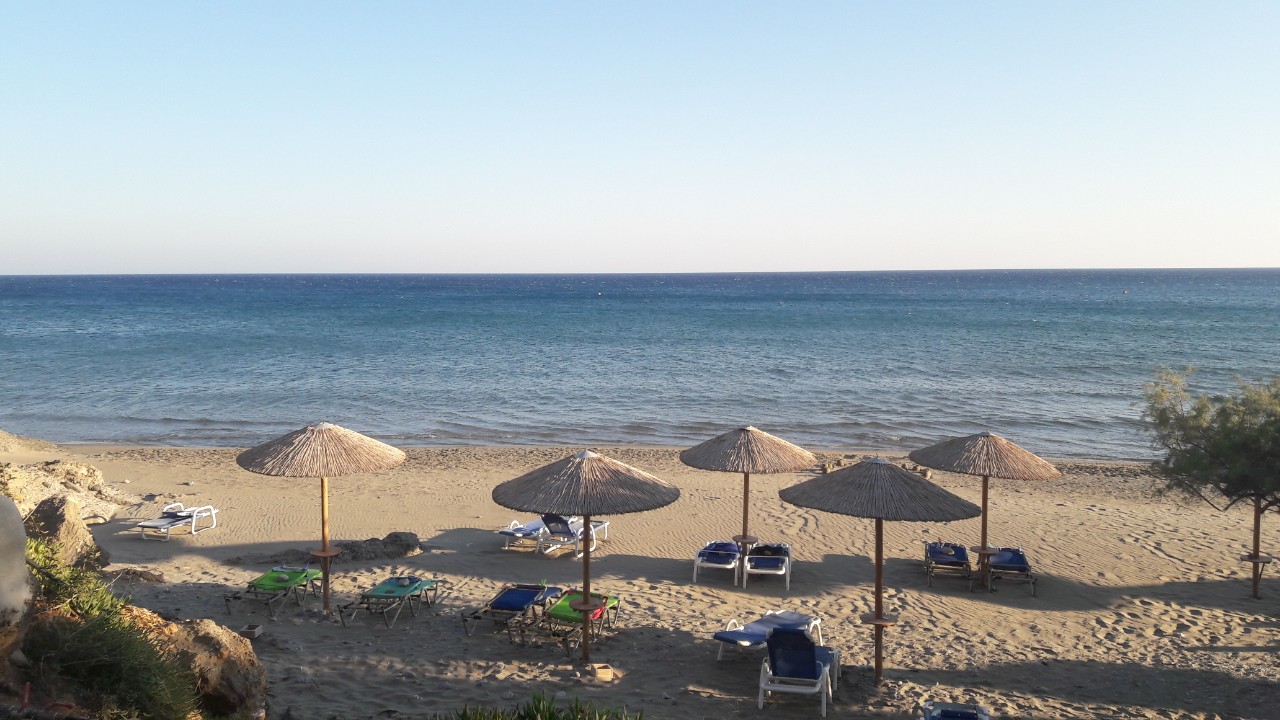 The beach at Makry Gialos